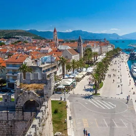 Orange Tree Garden Apartment